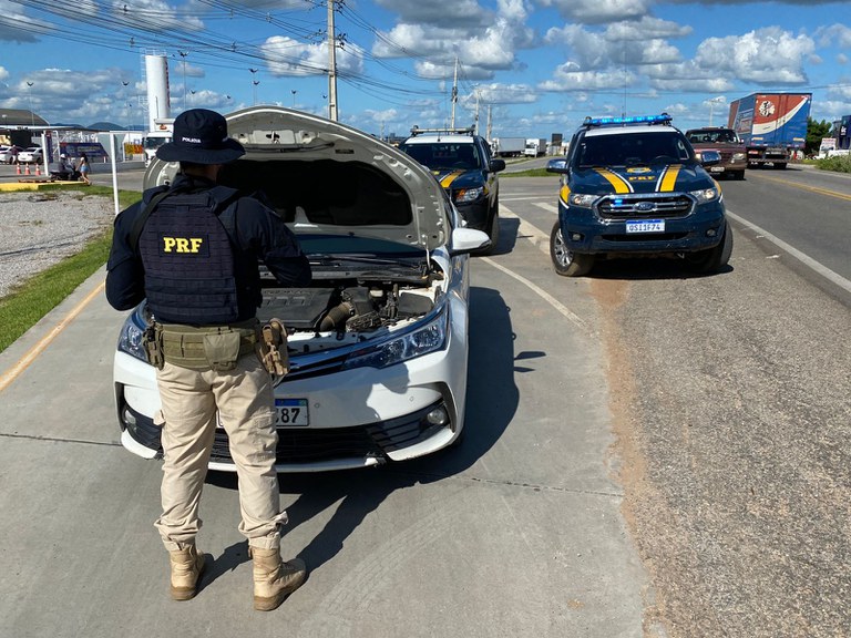 Mais dois veículos foram recuperados pela PRF no sertão paraibano.jpeg