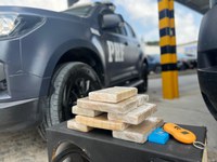 PRF e PMPB apreendem aproximadamente 9 kg de cocaína em João Pessoa-PB