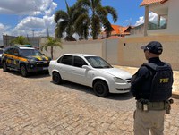 Duas pessoas são detidas pela PRF e um carro roubado há mais de quatro anos em Natal-RN é recuperado em Patos-PB
