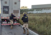 Em menos de 04h a PRF na Paraíba apreende mercadorias sem nota fiscal e recupera veículo furtado