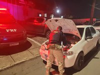 Duas pessoas são detidas e mais um veículo furtado é recuperado pela PRF na Paraíba