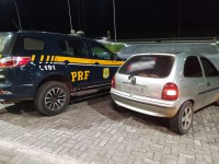 Oito pessoas são detidas, cinco veículos são recuperados e uma arma de fogo é apreendida pela PRF na Paraíba