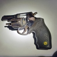 PRF na Paraíba tira arma de circulação, recupera Jeep Renegade roubado e flagra caminhoneiro com anfetaminas