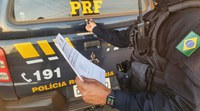 PRF na Paraíba prende foragida da Justiça por roubo e apreende carro adulterado