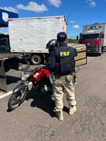 5 pessoas são detidas e 4 veículos são recuperados pela PRF na Paraíba