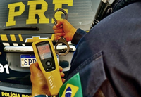 PRF flagra condutores embriagados no agreste paraibano durante o fim de semana