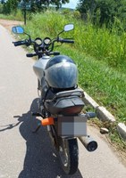 PRF na Paraíba recupera motocicleta roubada, prende três foragidos da Justiça, localiza automóvel adulterado e flagra condutor embriagado