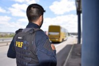 PRF na Paraíba apreende mercadoria sem nota fiscal em ônibus e aciona Receita Estadual durante a Operação Viagem Segura