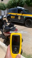 PRF na Paraíba flagra seis condutores embriagados, tira de circulação três motos adulteradas e prende um foragido da Justiça