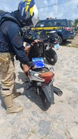 PRF apreende motocicleta com placa ocultada em João Pessoa-PB
