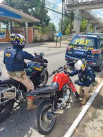 PRF na Paraíba apreende quatro motocicletas adulteradas e prende foragido da Justiça por homicídio