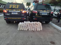 PRF e PF apreendem 162 kg de cocaína escondidos em carreta na BR-101 na Paraíba