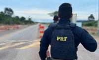 Policial Rodoviário Federal na pista