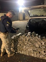 Carro lotado de maconha é apreendido pela PRF no Paraná