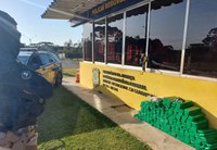 PRF apreende mais de 230 quilos de maconha e arma em Guarapuava (PR)