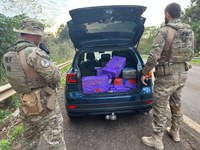 Após fuga, PRF apreende mais de 400 quilos de maconha no Paraná