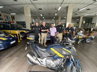 PRF doa três motocicletas para a Guarda Municipal de Araucária