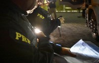 PRF recupera 12 toneladas de farelo roubadas no Paraná