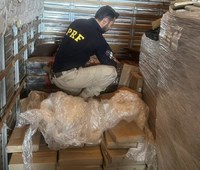 PRF localiza carga de maconha em meio à porta-retratos