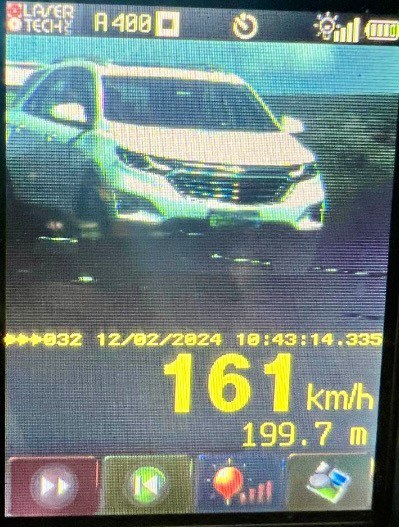 Automóvel flagrado na BR-467 em Cascavel (PR). Velocidade máxima para o local é de 110 km/h.