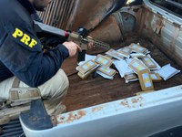 PRF apreende fuzil de grosso calibre e pasta base para produção de cocaína em Alto Paraíso (PR)