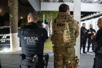 PRF e PCPR prendem 6 em operação contra rede de tráfico de drogas na RMC