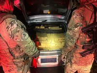 PRF apreende quase 400 kg de maconha e cerca de 600 mil maços de cigarros no Paraná
