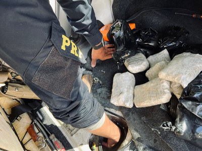 Droga escondida no tanque de combustível