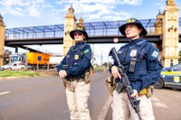 PRF realiza operação exclusivamente com policiais femininas em Londrina (PR)