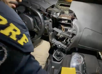 PRF encontra quase 20 kg de cocaína escondida em painel de carro no Paraná