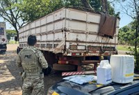 PRF apreende caminhão com 3 toneladas de agrotóxicos ilegais no Paraná