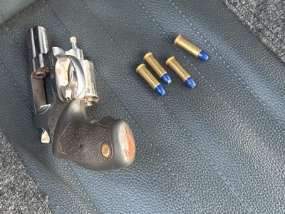 Arma apreendida pela PMPR