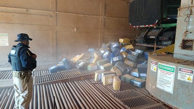 Droga sendo descarregada