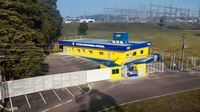 Prédio da PRF nas cores amarelo e azul