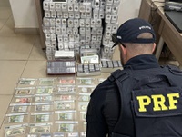 PRF apreende coleção milionária de moedas e cédulas estrangeiras em Cascavel (PR)