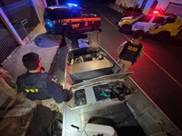 PRF e PMPR apreendem barco recheado com 284 kg de maconha em Joaquim Távora (PR)