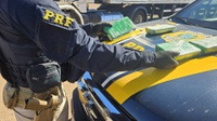 PRF prende caminhoneiro com cocaína após flagrar tentativa de descarte da droga em Cascavel (PR)