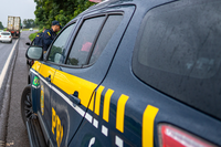 PRF e PCPR prendem assassino foragido após acidente em Balsa Nova (PR)