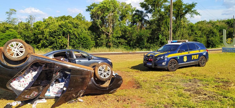 Após perseguição, PRF apreende 25 mil maços de cigarro no Paraná