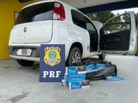 PRF apreende carro carregado de cigarros em Balsa Nova (PR)