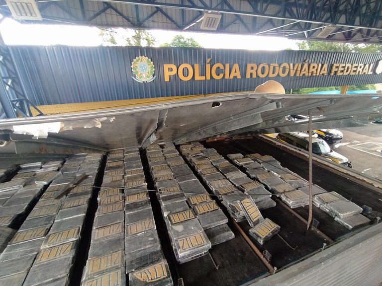 PRF realiza a maior apreensão de cocaína no Paraná em ação integrada com a PF