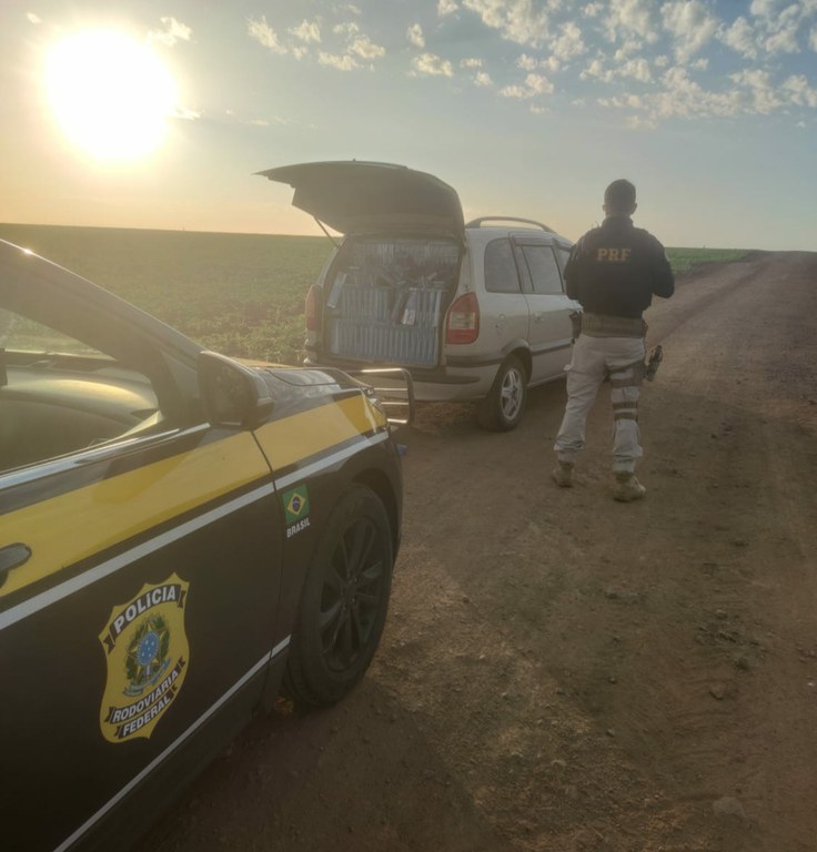 Em madrugada movimentada, PRF apreende 220 mil maços de cigarros no PR