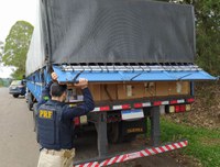 PRF apreende mais de R$ 300 mil em cigarros contrabandeados no Paraná