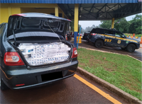 Durante fiscalizações no final de semana, PRF apreende 45 mil maços de cigarro e celulares no Paraná