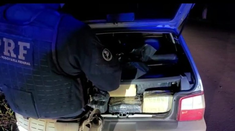PRF apreende 304 quilos de maconha na região Norte do Paraná