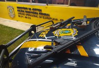 PRF e Receita Federal apreendem três fuzis em Guarapuava (PR)