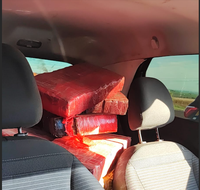 PRF apreende 404 quilos de maconha em veículo roubado de locadora
