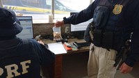 PRF prende homem transportando um quilo em jóias de ouro no Paraná