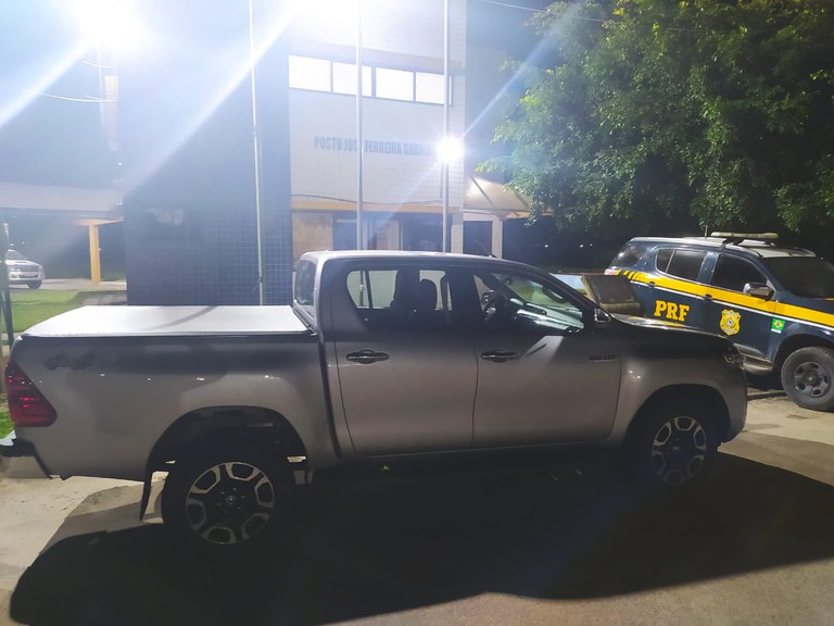 Caminhonete adulterada é apreendida pela PRF na BR-232, em São Caetano