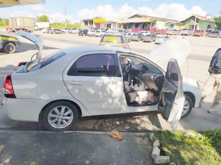 Carro roubado em maio no Recife é recuperado pela PRF em São Caetano